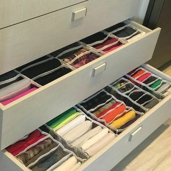 gaveta organizada roupas dobradas armário limpo rotina leve organização manutenção diária casa utilize o Guia de Organização de Pequenos Espaços Gavetas Armários e você verá a diferença.
