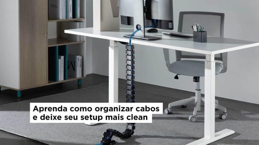 gaveta perfeita organizada carregadores e cabos clean 11.jpg é uma das 15 Ideias para Guardar Carregadores sem Embolar Fios e Manter os Cabos Organizados