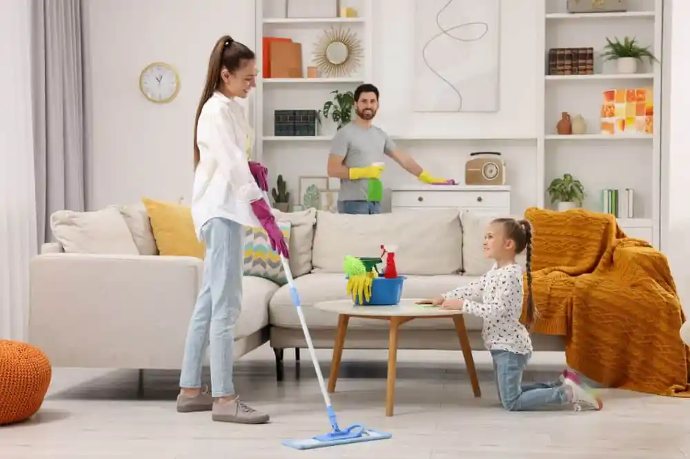 organized home daily routine tidy living room quick cleaning house.webp rotina diária casa organizada sala de estar arrumada limpeza rápida da casa.webp mulher utiliza o método rotina rápida de arrumação: como organizar a casa em 15 minutos por dia 