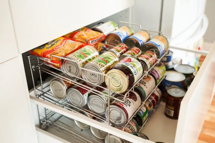 organized kitchen budget friendly kitchen cozinha organizada: organização de cozinha econômica. webp um exemplo prático de como 5 passos simples para transformar seu pequeno espaço: como organizar a cozinha gastando pouco 