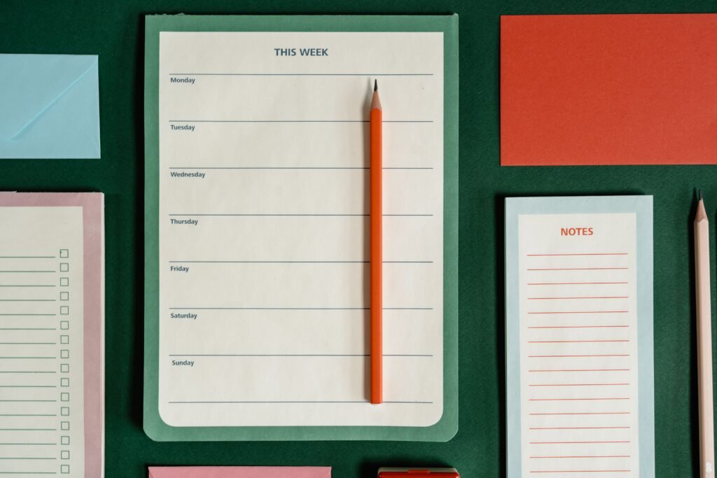 checklist de limpeza semanal agenda domestica organização da rotina tarefas da casa.jpg acompanhando os 5 passos para criar uma rotina de faxina leve semanal e manter a casa limpa